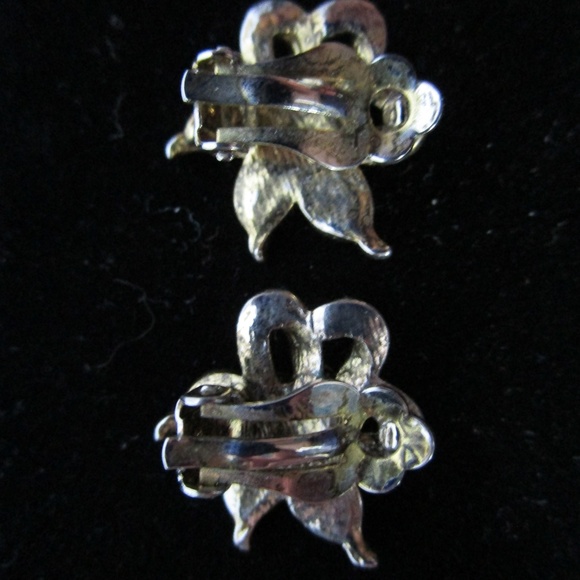 Vintage Flower earrings - Picture 2 of 2